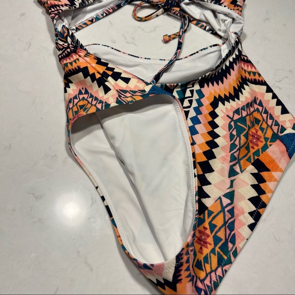 Athleta one piece swimsuit, size XS high cut - Picture 5 of 10